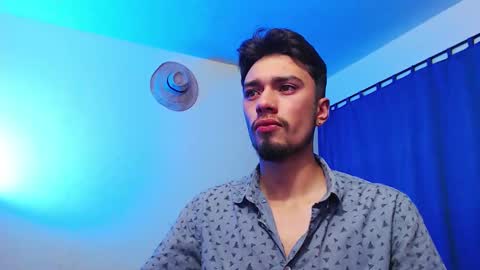 Snapshot of theo_stone04 chatting on 11/29/25, 09:45 Theo online show from 11/29/25, 09:45