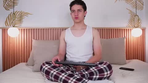  THEO- MATEO  online show from 01/16/25, 01:14