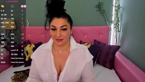 Snapshot of theonerosegoddes chatting on 02/27/26, 08:20 theonerosegoddes online show from 02/27/26, 08:20