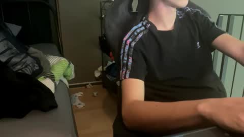 Snapshot of theothede19cm chatting on 10/28/25, 01:47 theothede19cm online show from 10/28/25, 01:47