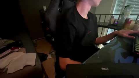 Snapshot of theothede19cm chatting on 11/08/25, 10:26 theothede19cm online show from 11/08/25, 10:26