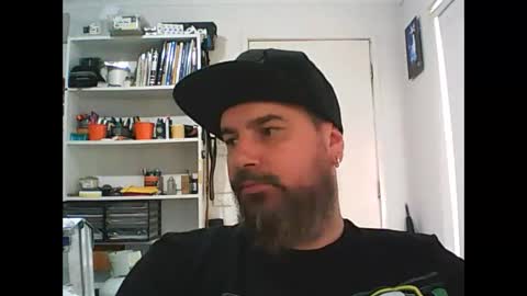 Snapshot of theozbeardguy chatting on 12/18/24, 12:43 aussiebeard online show from 12/18/24, 12:43