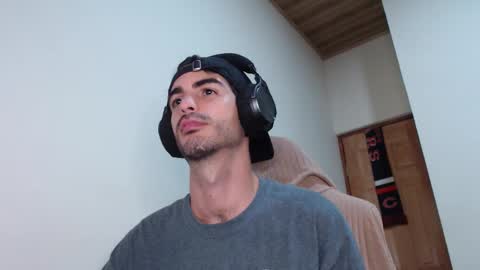 Santiago Enrique online show from 03/12/26, 06:52