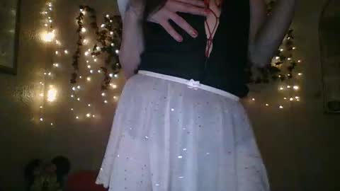 sillymillie0 online show from 10/14/25, 10:10