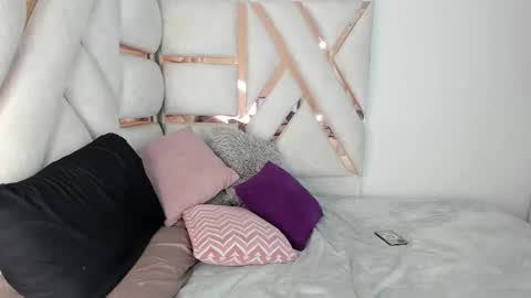 Camila online show from 09/20/25, 07:42