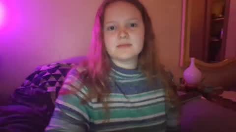 thestrawberrycreme online show from 12/20/24, 05:18