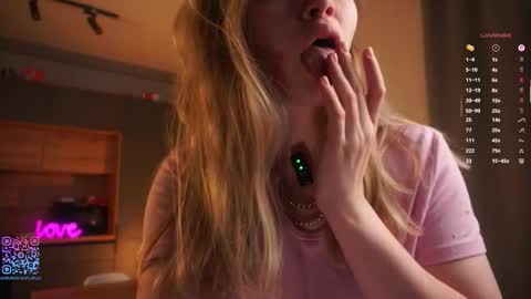 Snapshot of thetimeshavecome chatting on 10/27/25, 02:43 Mia online show from 10/27/25, 02:43