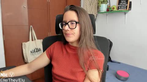 Snapshot of thetropicalseduction chatting on 11/14/25, 02:49 Nicole online show from 11/14/25, 02:49