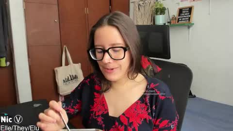 Snapshot of thetropicalseduction chatting on 11/20/25, 02:17 Nicole online show from 11/20/25, 02:17