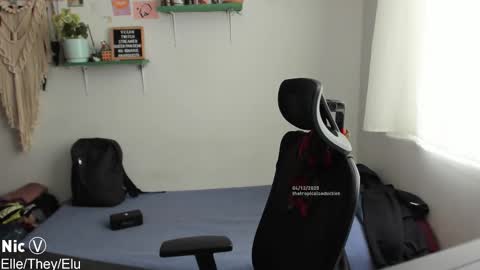 Snapshot of thetropicalseduction chatting on 12/04/25, 02:26 Nicole online show from 12/04/25, 02:26