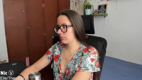 Snapshot of thetropicalseduction chatting on 12/18/25, 02:12 Nicole online show from 12/18/25, 02:12