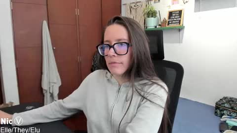 Snapshot of thetropicalseduction chatting on 12/22/25, 08:17 Nicole online show from 12/22/25, 08:17