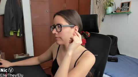 Snapshot of thetropicalseduction chatting on 01/14/26, 03:17 Nicole online show from 01/14/26, 03:17