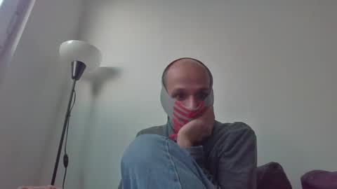 Scarf guy online show from 02/23/25, 04:13