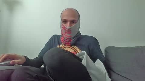 Scarf guy online show from 03/12/25, 02:56
