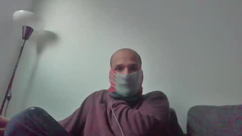 Scarf guy online show from 12/03/25, 08:12