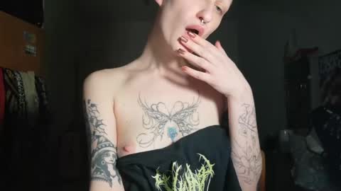 pinky promise online show from 04/13/26, 11:10