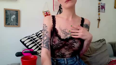 pinky promise online show from 04/23/26, 12:15