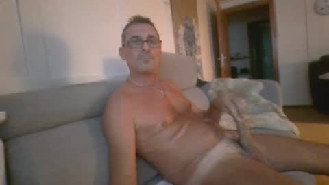 Snapshot of thhe13 chatting on 12/23/24, 03:23 thhe13 online show from 12/23/24, 03:23