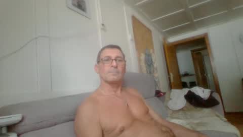 Snapshot of thhe13 chatting on 01/05/25, 12:31 thhe13 online show from 01/05/25, 12:31