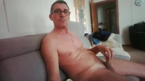 Snapshot of thhe13 chatting on 03/01/25, 11:39 thhe13 online show from 03/01/25, 11:39