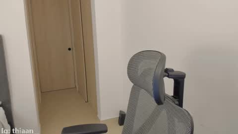 Snapshot of thiaan__ chatting on 11/08/25, 11:14 thiaan__ online show from 11/08/25, 11:14