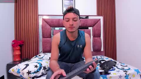 Snapshot of thiago_duval chatting on 12/17/25, 02:06 Thiago online show from 12/17/25, 02:06