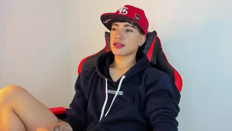 Snapshot of thiago_dv chatting on 11/21/25, 03:33 Thiago online show from 11/21/25, 03:33