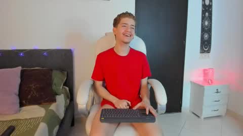 Snapshot of thiago_james69 chatting on 02/15/26, 03:25 Manuel online show from 02/15/26, 03:25