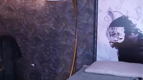 Snapshot of thiago_voss chatting on 12/18/25, 12:22 Thiago online show from 12/18/25, 12:22