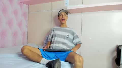 Snapshot of thiagoduarte_ chatting on 02/27/26, 12:05 Thiago online show from 02/27/26, 12:05