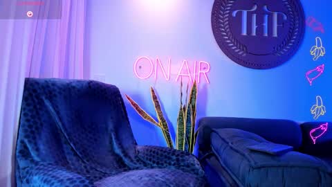 Snapshot of thiagoferrari1 chatting on 10/16/25, 05:41 thiago online show from 10/16/25, 05:41