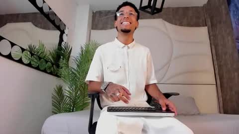 ThiagoFerreti online show from 10/17/25, 03:31