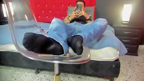 Snapshot of thiagomez17 chatting on 09/26/25, 12:42 Thia Gomez online show from 09/26/25, 12:42