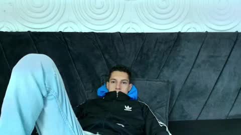 Thiago   online show from 12/17/24, 12:11