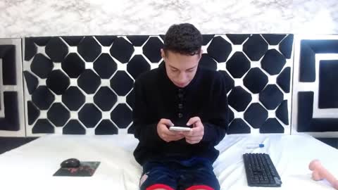 Thiago   online show from 04/14/26, 01:44