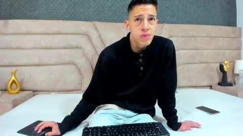 Snapshot of thiagos19 chatting on 06/16/26, 01:25 Thiago online show from 06/16/26, 01:25