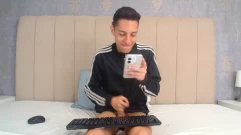 Snapshot of thiagos19 chatting on 07/17/26, 01:29 Thiago online show from 07/17/26, 01:29