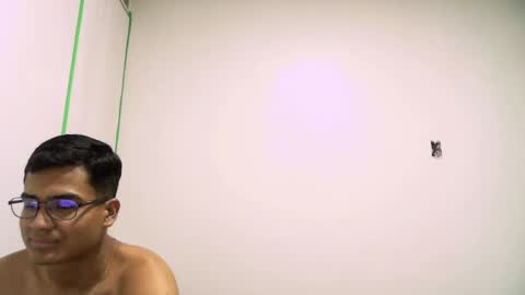 thiagovega_ online show from 04/30/26, 04:52