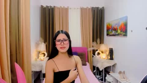 Snapshot of thianna_soft chatting on 11/15/25, 04:21 thianna_soft online show from 11/15/25, 04:21