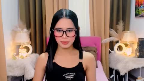 Snapshot of thianna_soft chatting on 11/17/25, 04:18 thianna_soft online show from 11/17/25, 04:18