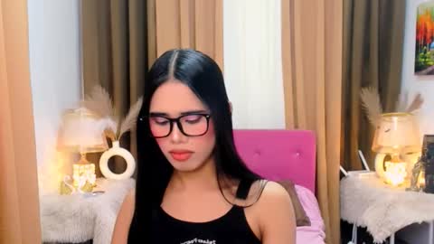 Snapshot of thianna_soft chatting on 11/19/25, 04:45 thianna_soft online show from 11/19/25, 04:45