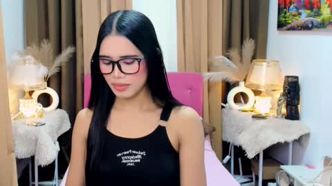 Snapshot of thianna_soft chatting on 11/28/25, 07:55 thianna_soft online show from 11/28/25, 07:55