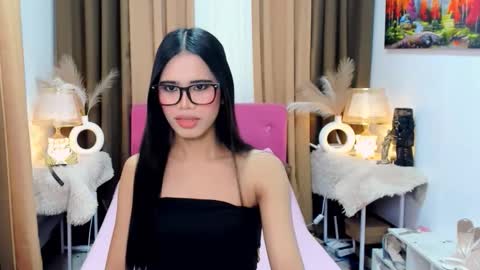 Snapshot of thianna_soft chatting on 11/30/25, 04:11 thianna_soft online show from 11/30/25, 04:11