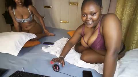 thick_n_flirty online show from 04/15/26, 08:10