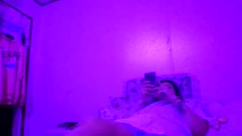 Snapshot of thickassazn93 chatting on 10/06/25, 01:58 thickassazn93 online show from 10/06/25, 01:58