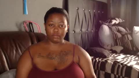 Snapshot of thickcaramel_p chatting on 02/19/26, 10:33 phindy online show from 02/19/26, 10:33