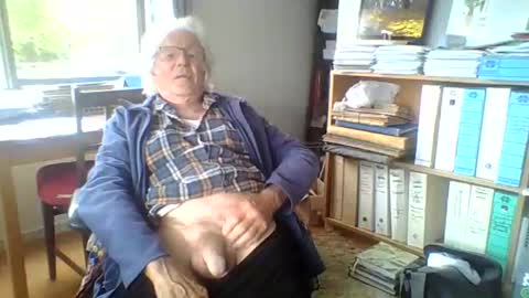 Snapshot of thickcockat71 chatting on 12/16/25, 01:43 Thickcockat71 online show from 12/16/25, 01:43