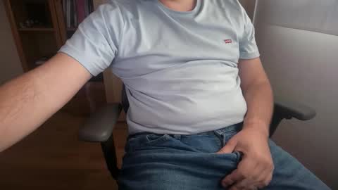 Snapshot of thickguybcn chatting on 05/18/26, 07:36 ThickDickBCN online show from 05/18/26, 07:36