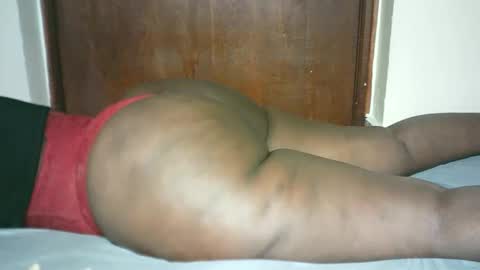 Snapshot of thickybabe_05 chatting on 02/14/25, 09:13 thickybabe_05 online show from 02/14/25, 09:13